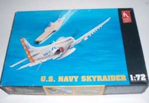 Hobbycraft HC1369 U.S. Navy Skyraider 1:72