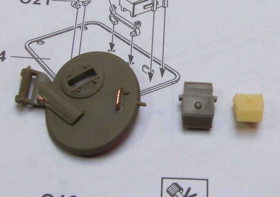1:35 M42A1 Duster - driver's hatch cover