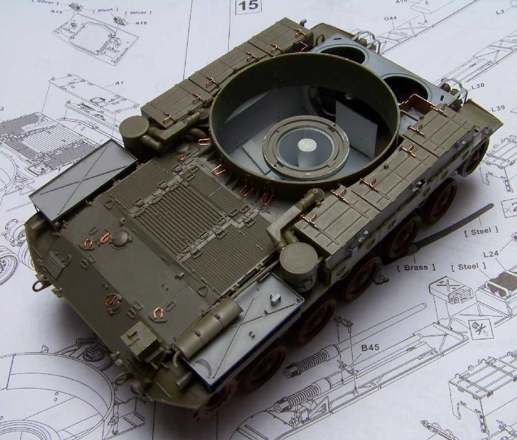 1:35 M42A1 Duster - hull and gun mount base