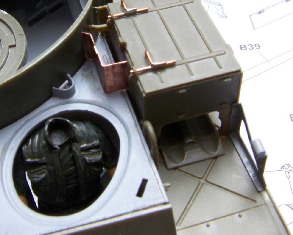 1:35 M42A1 Duster - driver's compartment top armor plate details