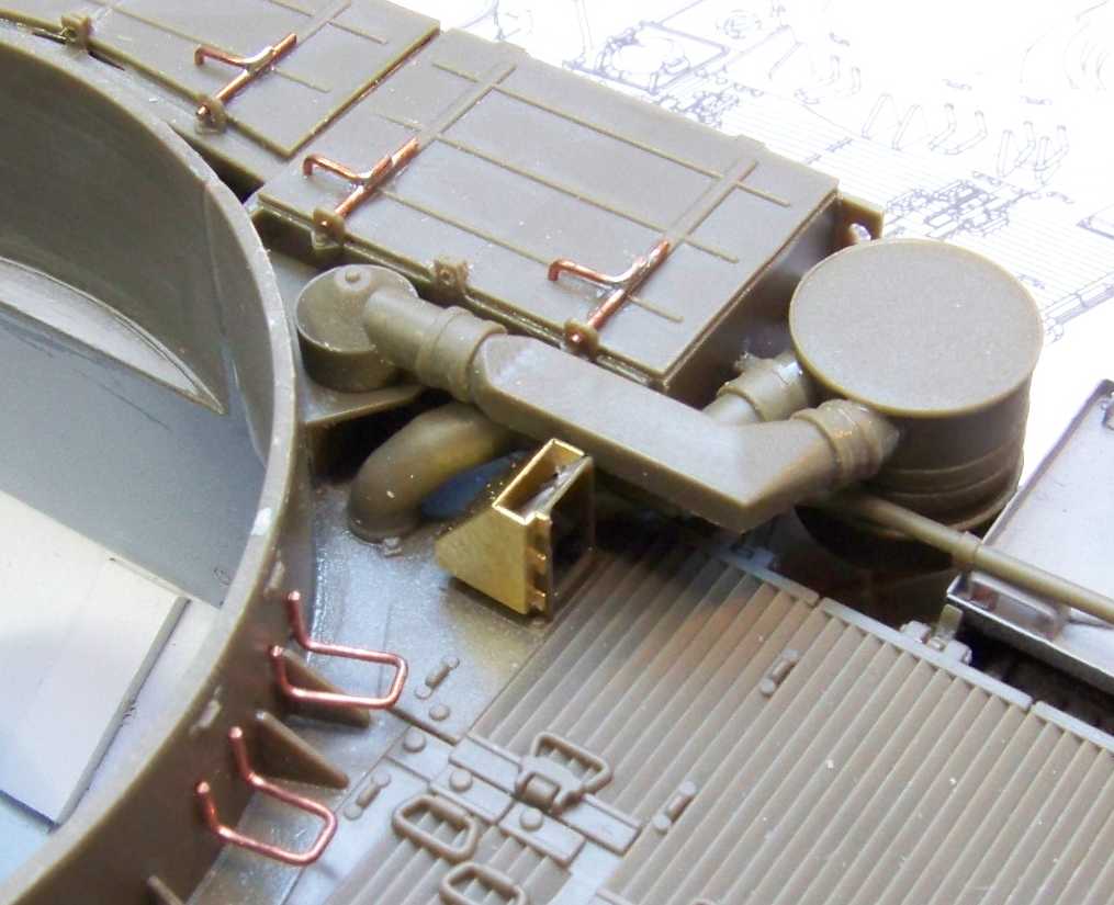 1:35 M42A1 Duster - szczegóły górnej płyty przedziału silnika