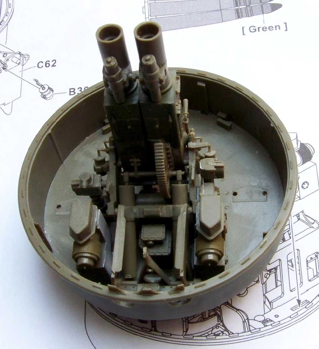 1:35 M42A1 Duster - lower armament mount with guns and oil gear
