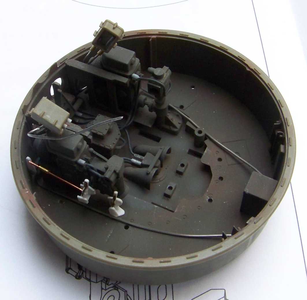 1:35 M42A1 Duster lower armament mount